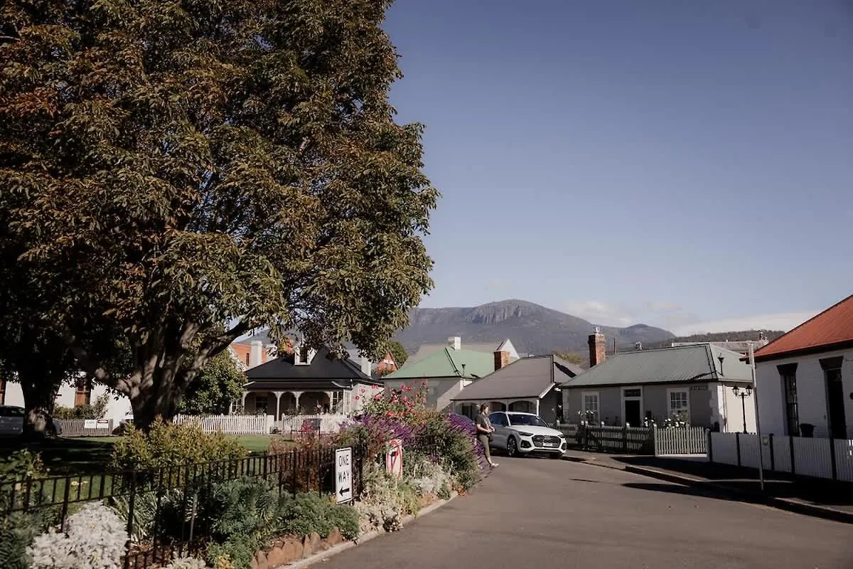 Georgian Built Battery Point Cottage Hobart 0*,